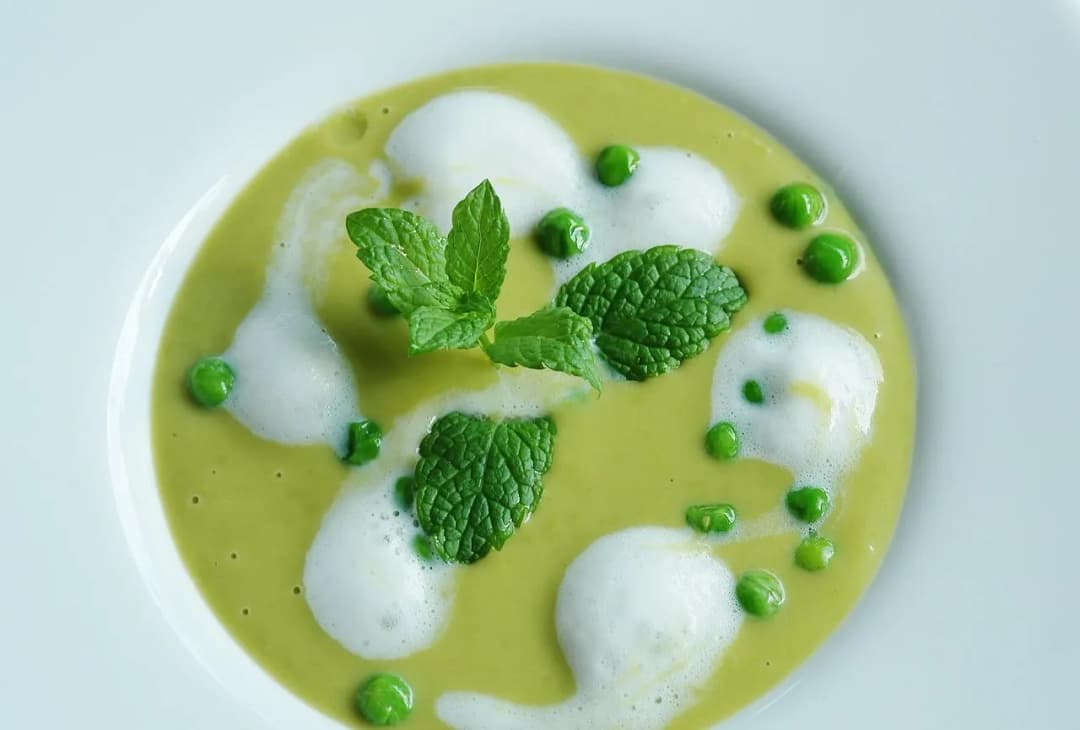 Ile kcal ma zupa grochowa? Zaskakujące wartości kaloryczne!