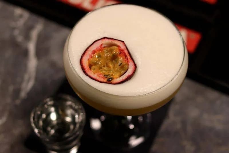 Pyszne drinki z marakui: odkryj najlepsze przepisy na koktajle