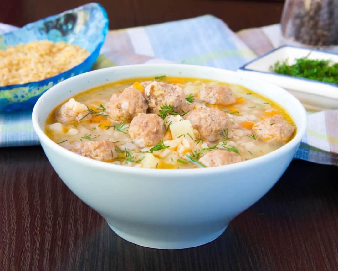 Jaka zupa z pulpetami? Prosty przepis na pyszne danie na obiad