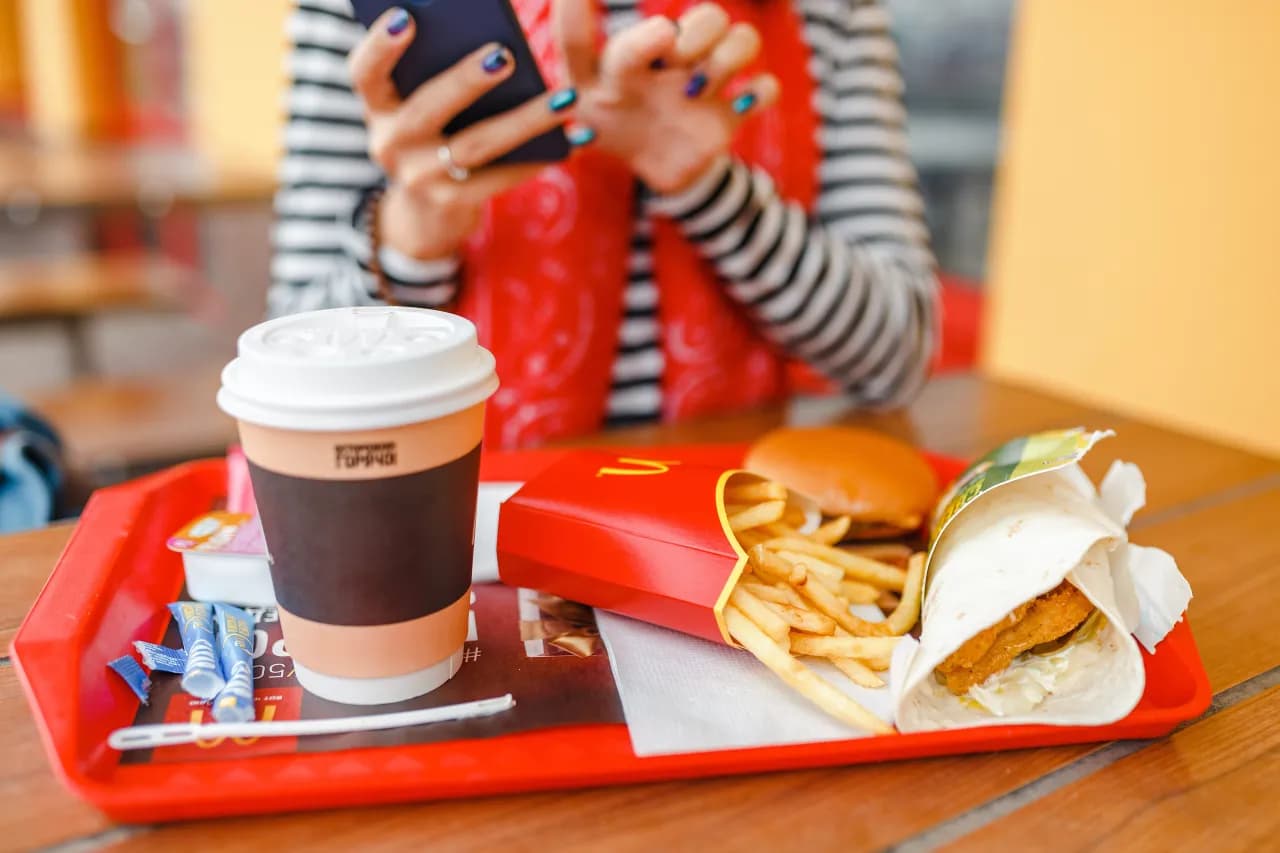 Ile kalorii mają średnie frytki z McDonald's? Zaskakująca wartość!